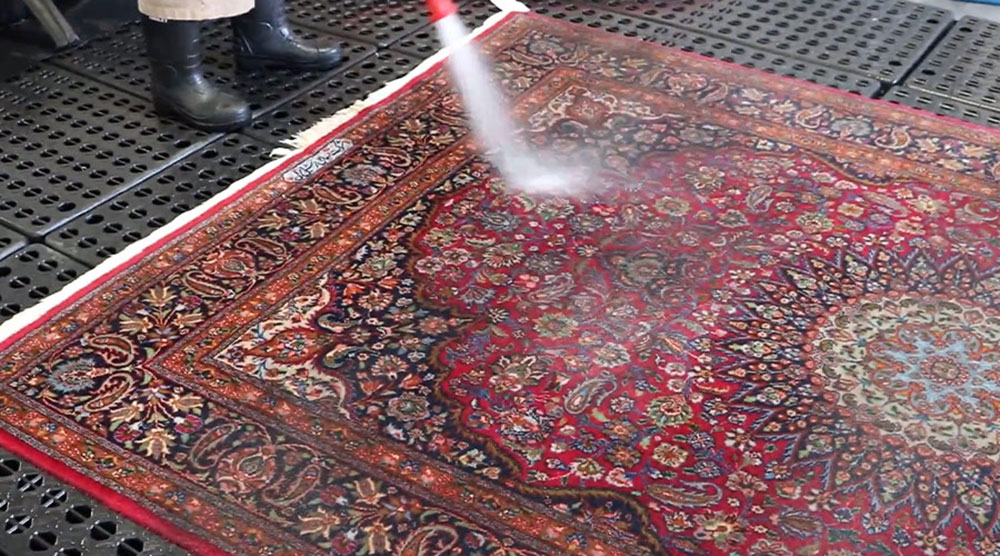 Handwoven carpet washing in Tajrish (2) شستشوی فرش دستبافت در تجریش - قالیشویی استادکار